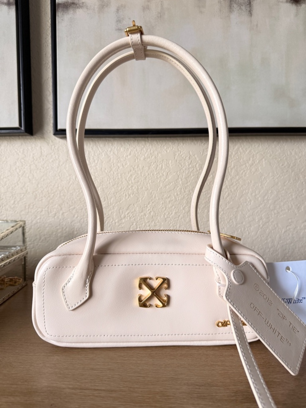 Off-White 'Le Teckel' Small shoulder Bag in white grained goatskin